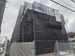 建築中