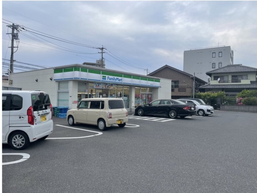 ファミリーマート小倉熊谷店(コンビニ)まで1300m ルネス南小倉