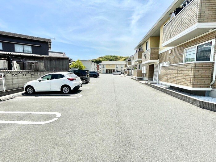 駐車場 サンヒルズ愛坂C棟