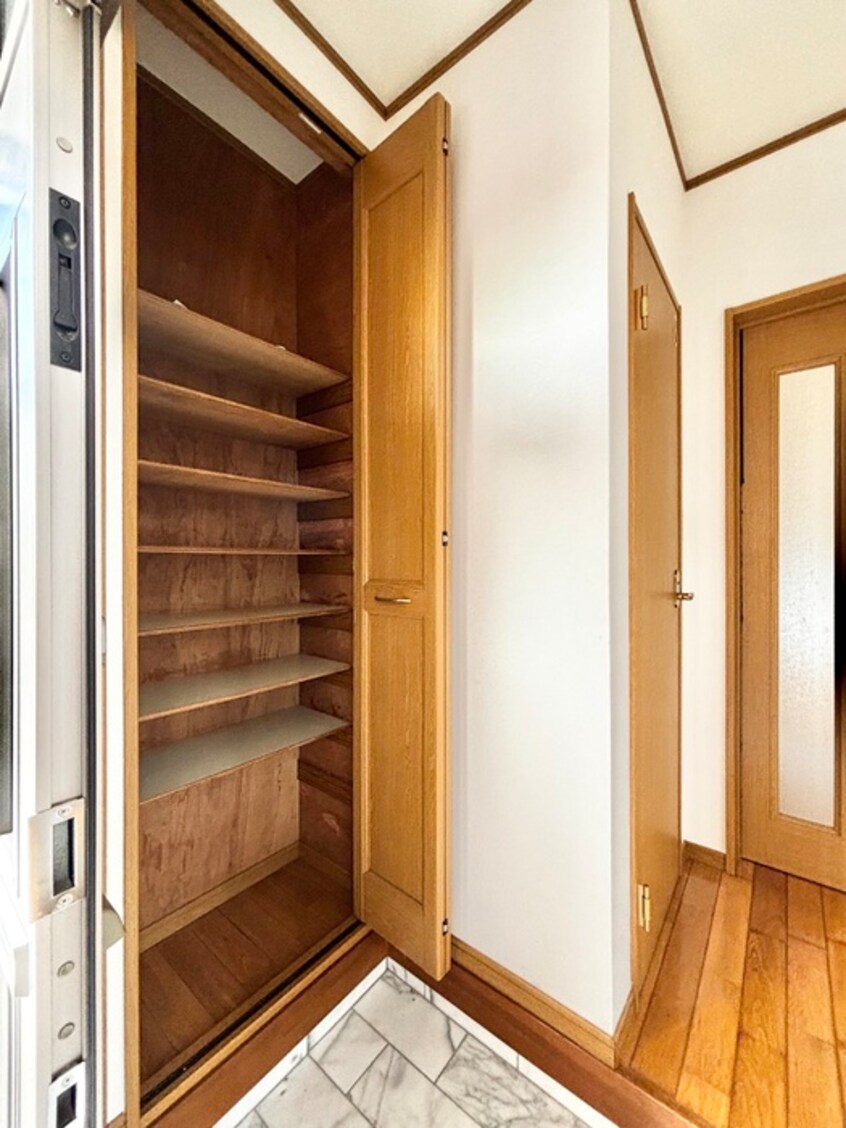 靴箱 山春貸家Ⅱ　B号