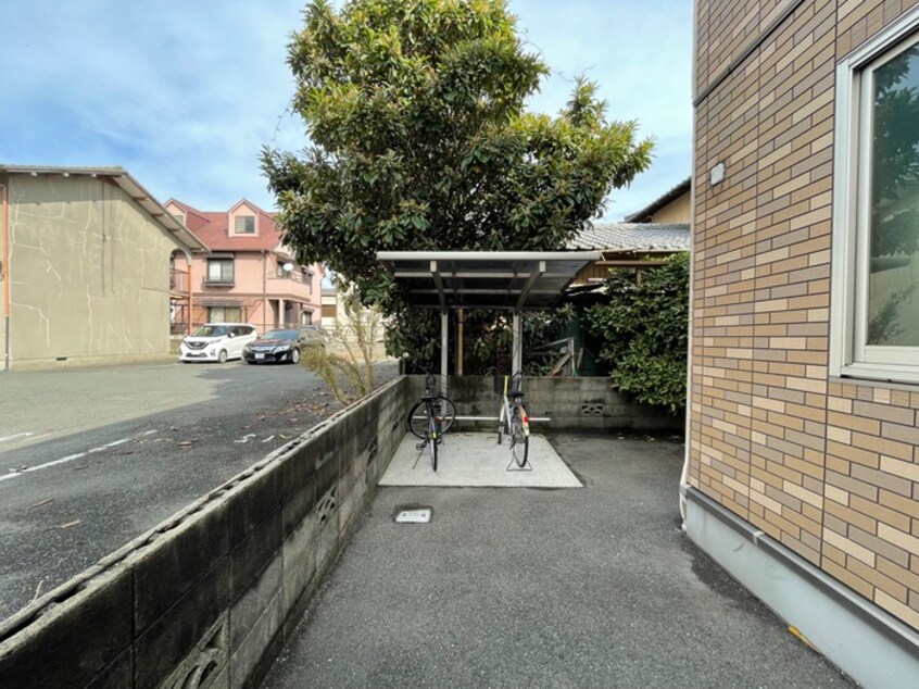駐輪場 リブイン若園