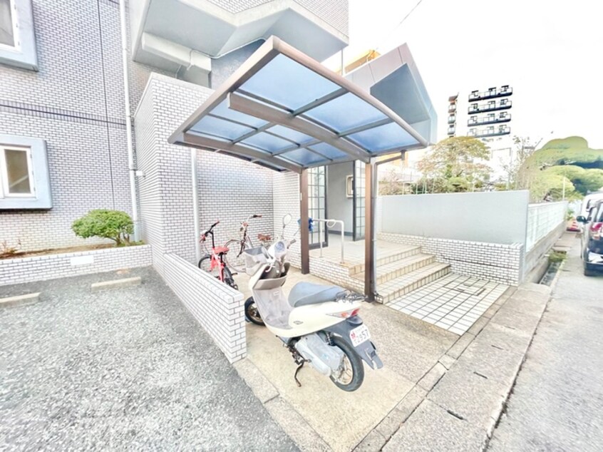 駐輪場 シャトレ鷹ノ巣５