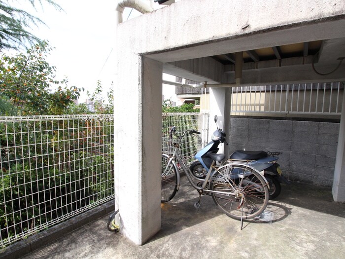 駐輪場 ロイヤルヒルズ黒崎壱番館