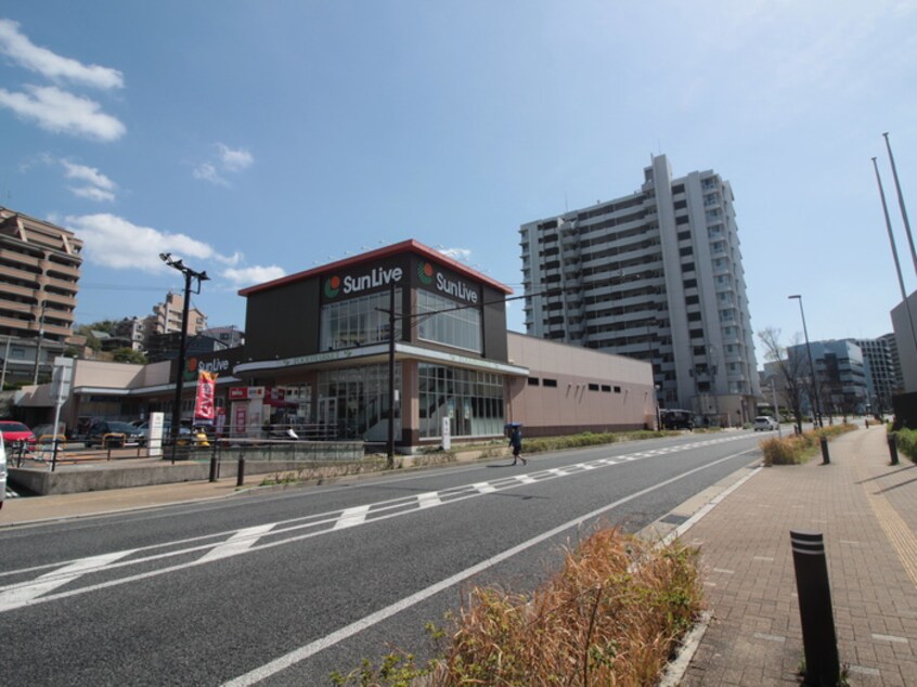 サンリブ(スーパー)まで151m ロイヤルヒルズ黒崎壱番館