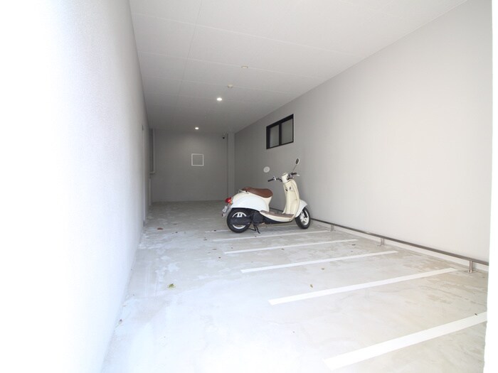 バイク置き場 modern palazzo 姪浜 North