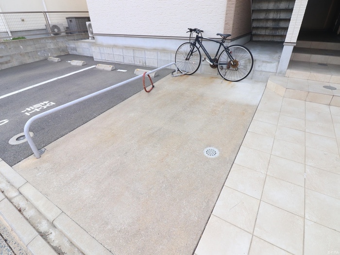 駐輪場 CB千鳥ヴィータ