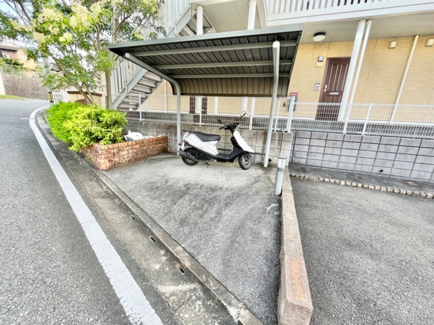 駐輪場 トレス上の原館