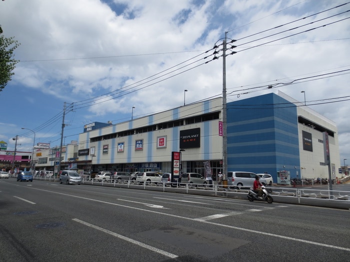 コマーシャルモール(ショッピングセンター/アウトレットモール)まで340m ヴィラージュ博多駅南
