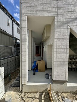 建築中