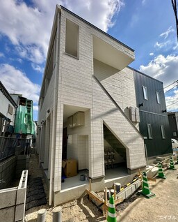 建築中