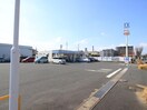 ローソン下上津役店(コンビニ)まで500m グランドゥ－ルＮ・Ｂ