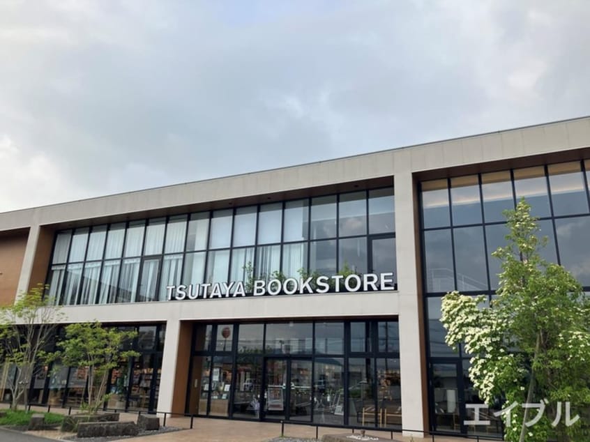 TSUTAYABOOKSTORE霧島店(本屋)まで280m G.URBANO