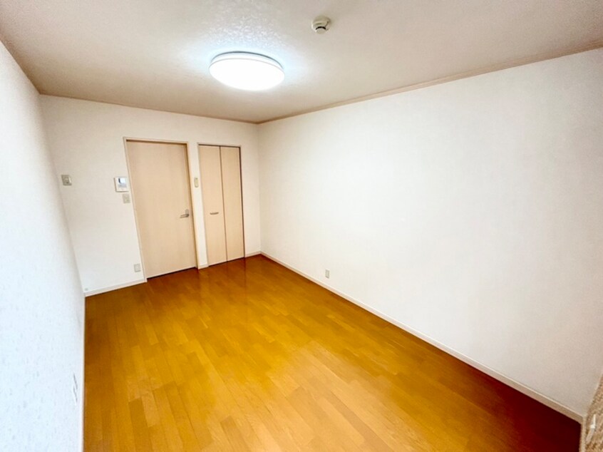 居室 ＣＲＥＳＴ井堀
