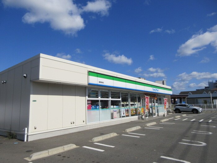 ファミリーマート(コンビニ)まで650m ボヌ－ル新宮Ａ