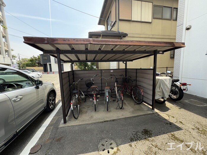 駐輪場 イズミハイツ