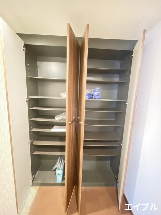 靴箱 ｻﾞ･ﾗｲｵﾝｽﾞ久留米ｳｪﾘｽﾀﾜｰ(707)