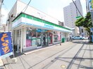 ファミリーマート(コンビニ)まで266m エンブレイス博多駅南