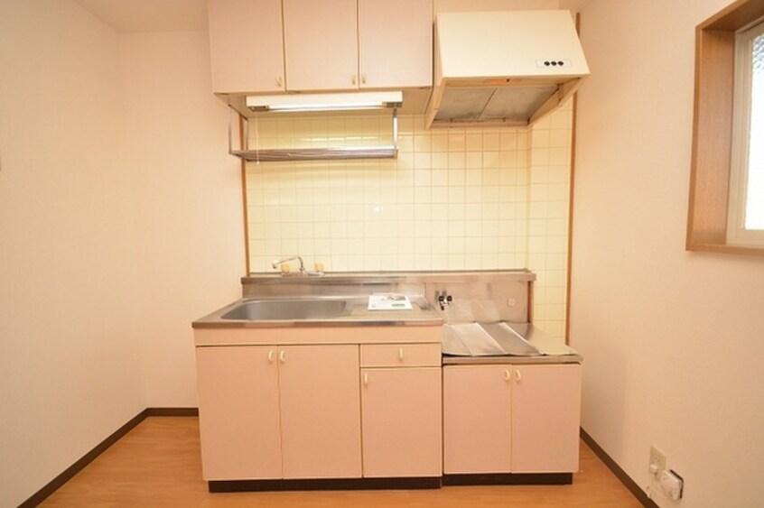 キッチン ファミールヒイラギ B