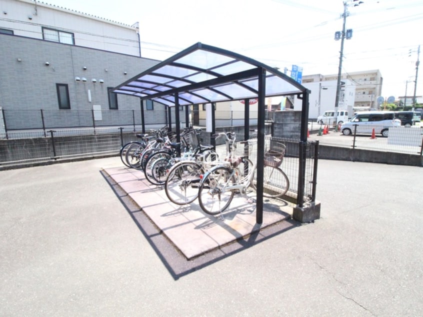 駐輪場 アカリナ