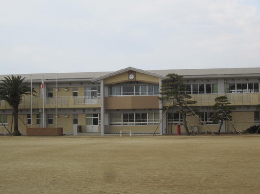 荒木小学校(小学校)まで1500m ミカハウスⅡ