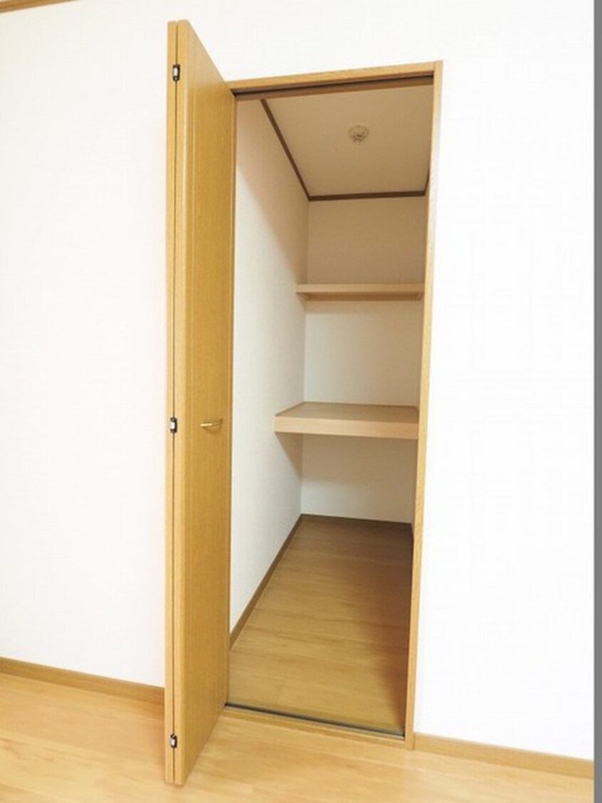 収納 ハイツ グラッツィア