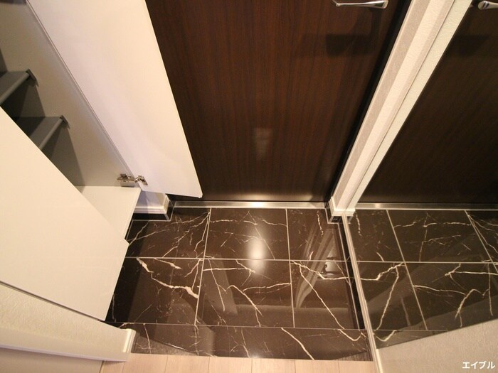 玄関 ｴﾝｸﾚｽﾄALIVE白金(506)