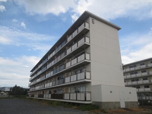 ヴィラナリー中間　6号棟