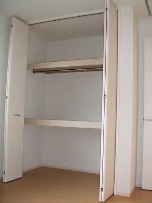 収納 ラトンラヴ－ルⅠ番館