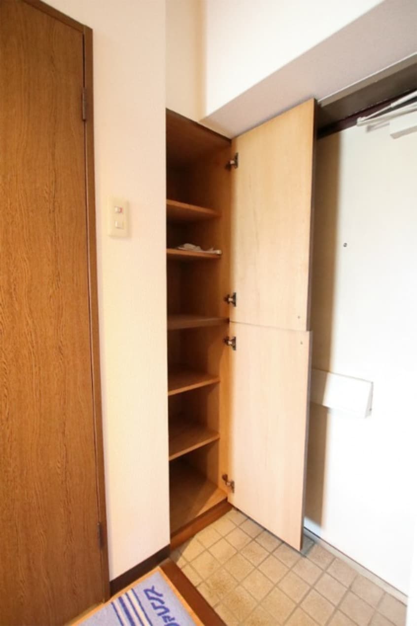 靴箱 リファレンス県立大前