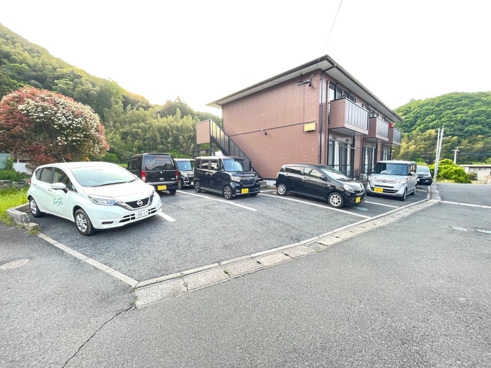 駐車場 ハピネス三吉