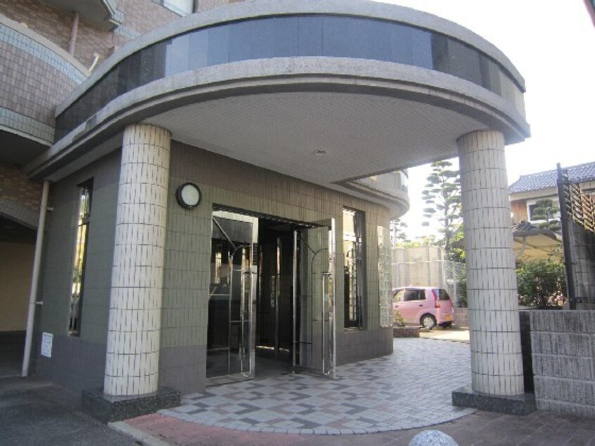 エントランス部分 ラフィネ小田部