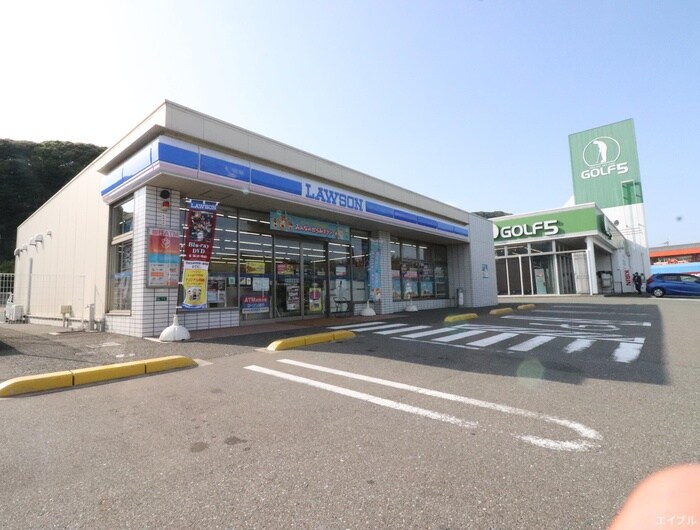 ローソン石丸店(コンビニ)まで800m サンライズパティオⅠ