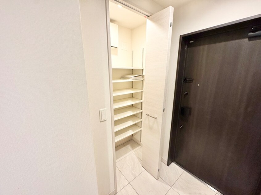 靴箱 ｸﾞﾗﾝﾄﾞﾊﾟﾚｽ黒崎ﾗﾝﾄﾞﾏｰｸｽ（405）