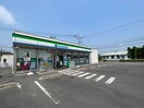 ファミリーマート水巻中央店(コンビニ)まで118m コーポひまわり