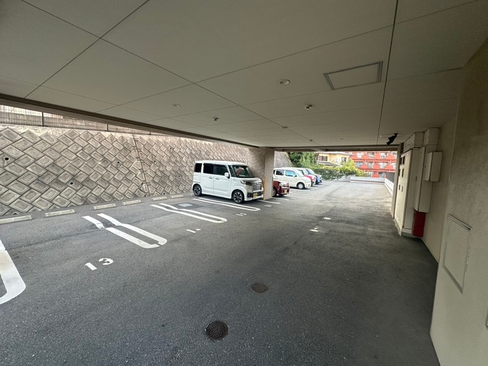 駐車場 ラ・フェリス下到津