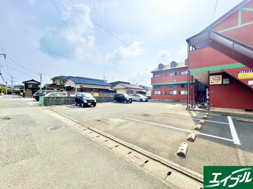駐車場 ボンヌ・シャンス鷹