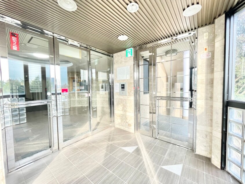 エントランス部分 ﾀﾞｲﾅｺｰﾄﾋﾙｽﾞ折尾（４２０）