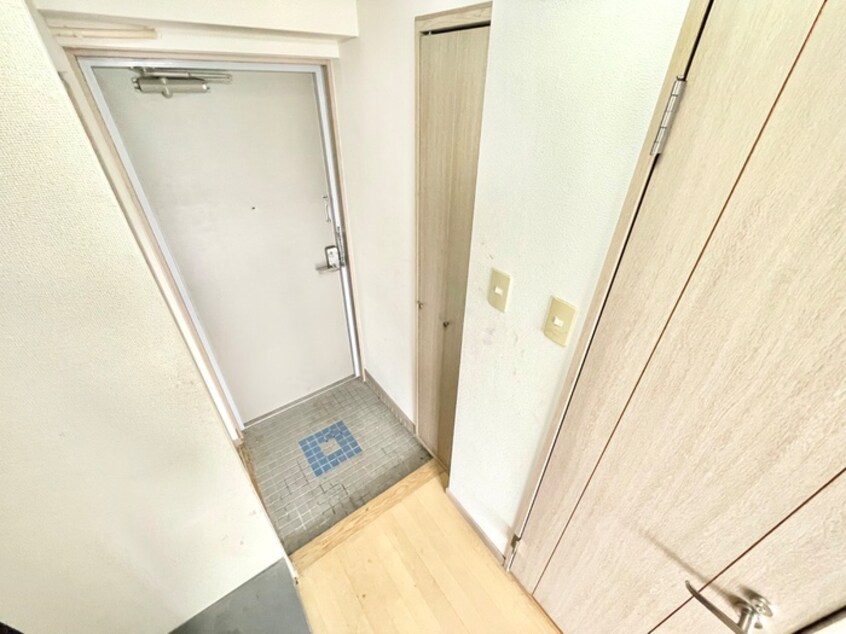 玄関 ﾀﾞｲﾅｺｰﾄﾋﾙｽﾞ折尾（４２０）