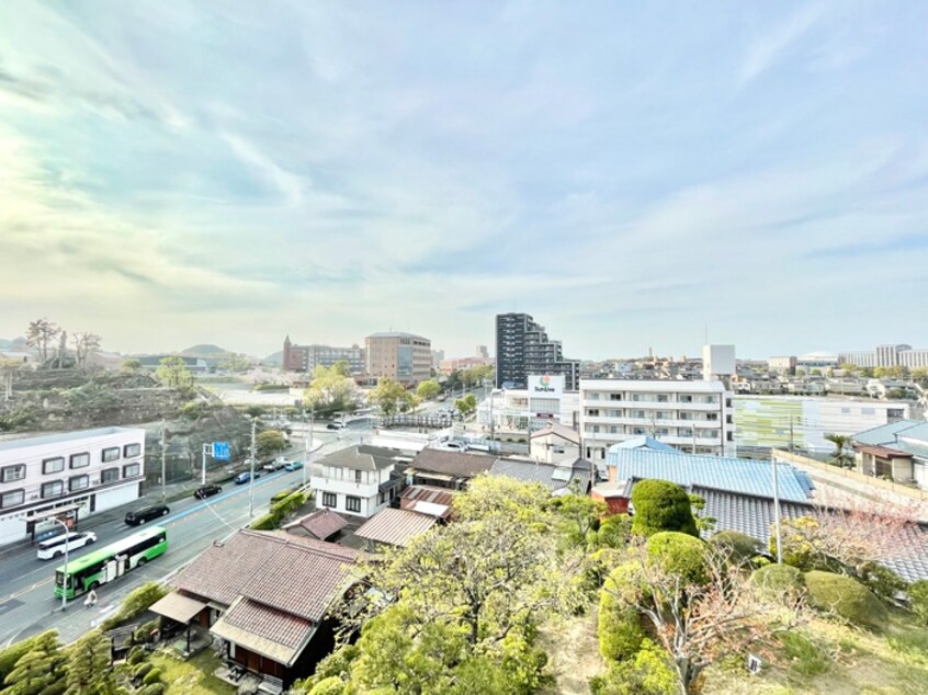 室内からの展望 ﾀﾞｲﾅｺｰﾄﾋﾙｽﾞ折尾（４２０）