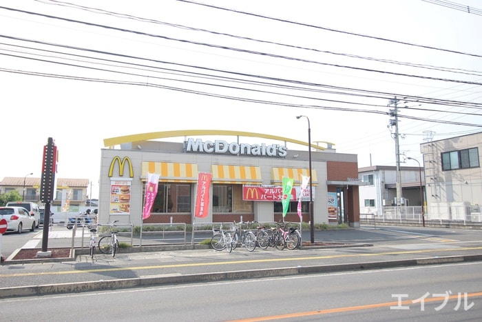 マクドナルド(ファストフード)まで100m ペールド・ルーチェ　Ｂ棟