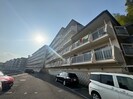 ﾎﾜｲﾄｷｬｯｽﾙ上の原A2棟(103)の外観