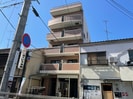 潤ビルの外観