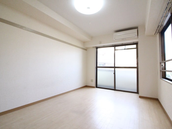 居室 ヤマゼンロイヤルパレス