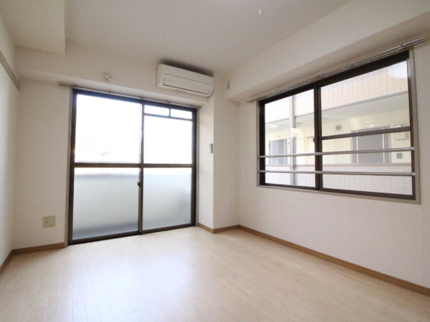 居室 ヤマゼンロイヤルパレス