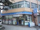 ローソン 門司港町店(コンビニ)まで600m U´s Residence 門司港 ｵｰｼｬﾝﾃﾗｽ