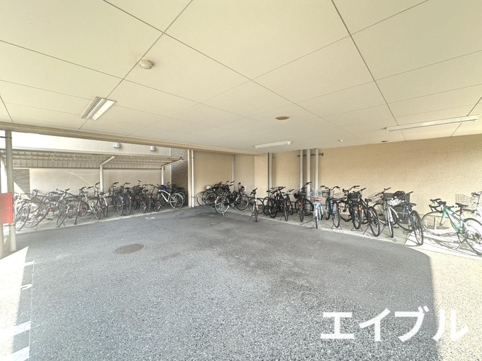 駐輪場 エクレール中井