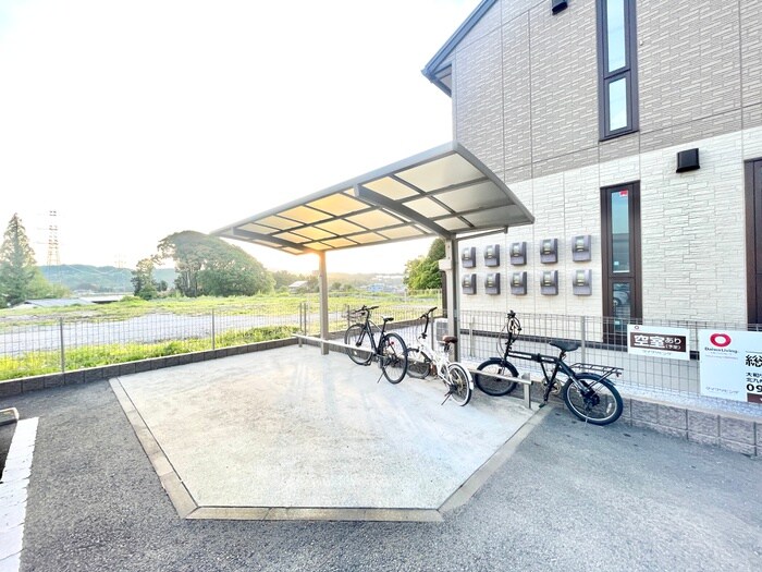 駐輪場 テロワール五番館