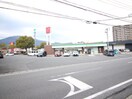 ファミリーマート(コンビニ)まで140m グランヒルズ下曽根