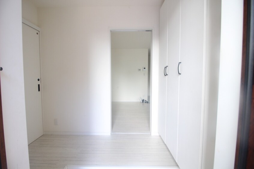 廊下 ｺﾘｰﾇ ﾄﾞｩ ﾌﾚｰﾙ East Stage