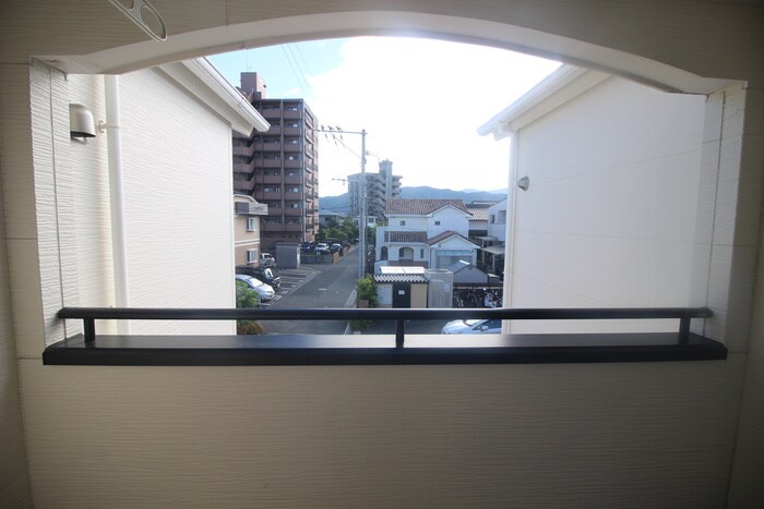 室内からの展望 ｺﾘｰﾇ ﾄﾞｩ ﾌﾚｰﾙ East Stage